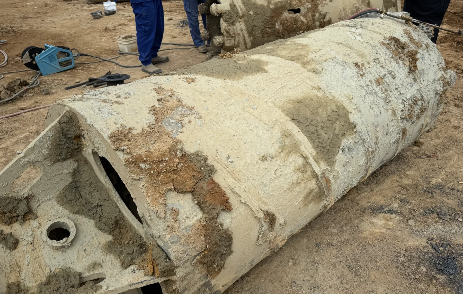 Existing barrel and worn guide strips at the Jieyang site