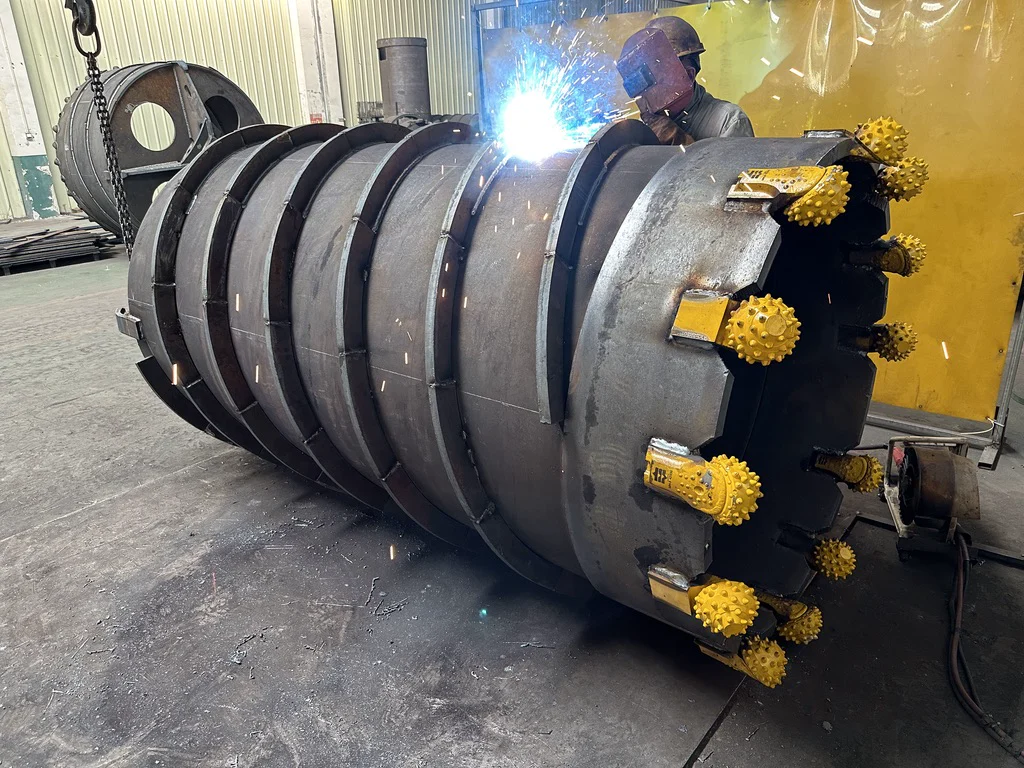 Chế tạo tại xưởng ống khoan lấy lõi lắp chóp xoay 1,600 mm của đơn hàng tiếp theo