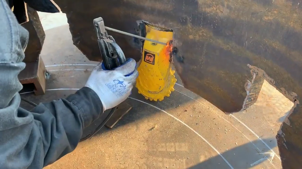 Check the mounting position before the weld is completed.