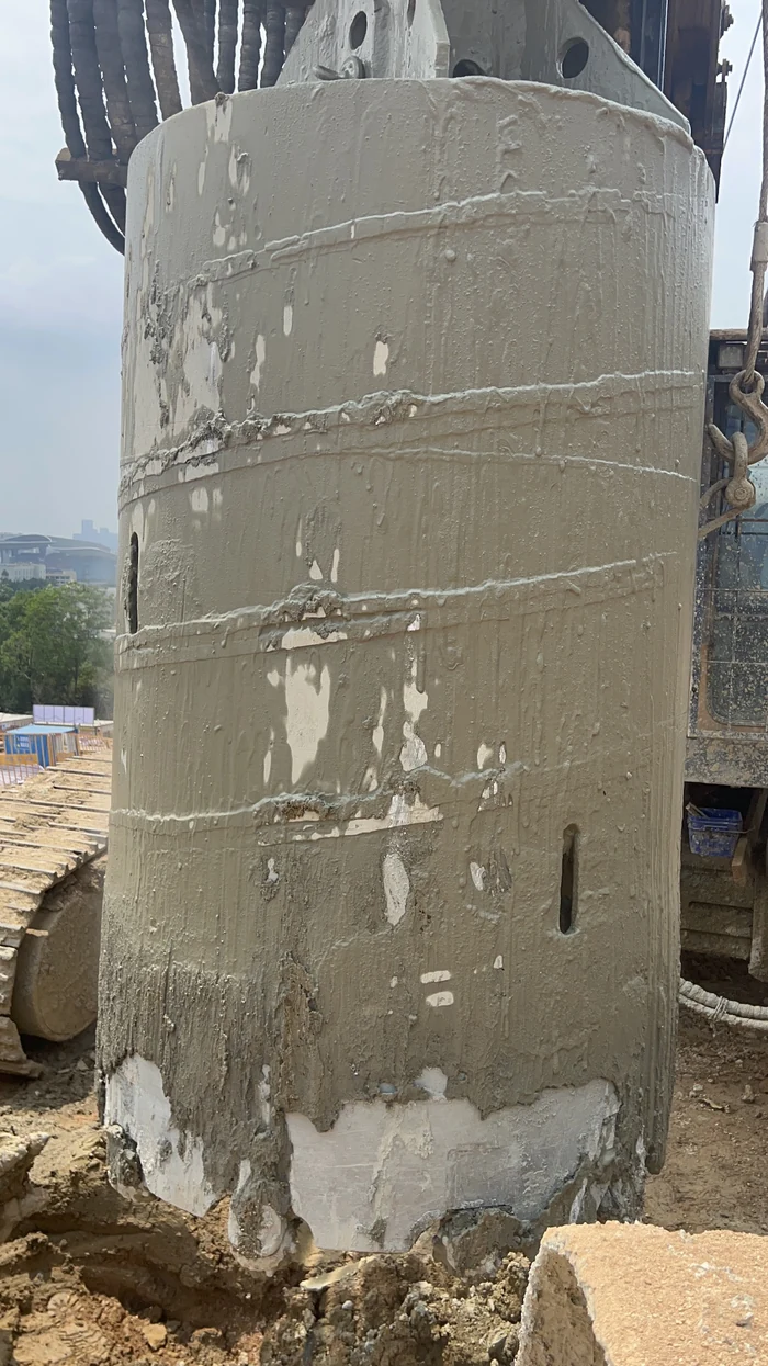 Side view of the same barrel with external cuttings guides worn close to the shell.
