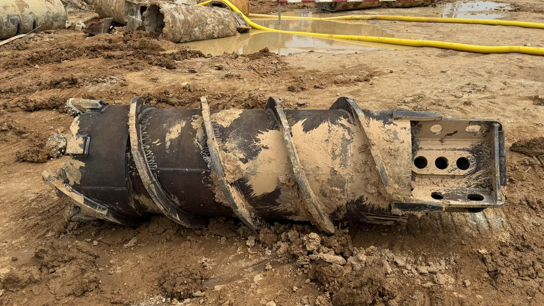 The 800 mm high-spiral core barrel during the Jieyang trial; the spiral was designed to assist cuttings discharge.