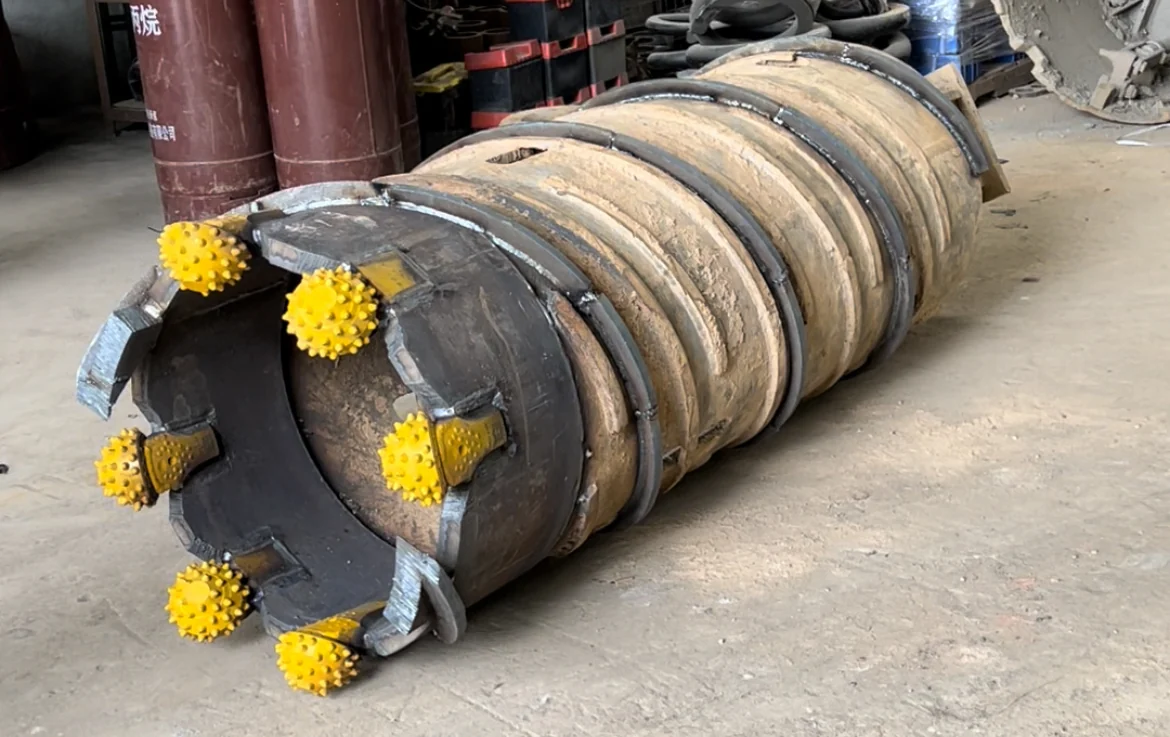 Complete core barrel with six yellow MH-3 roller bits and two scrapers